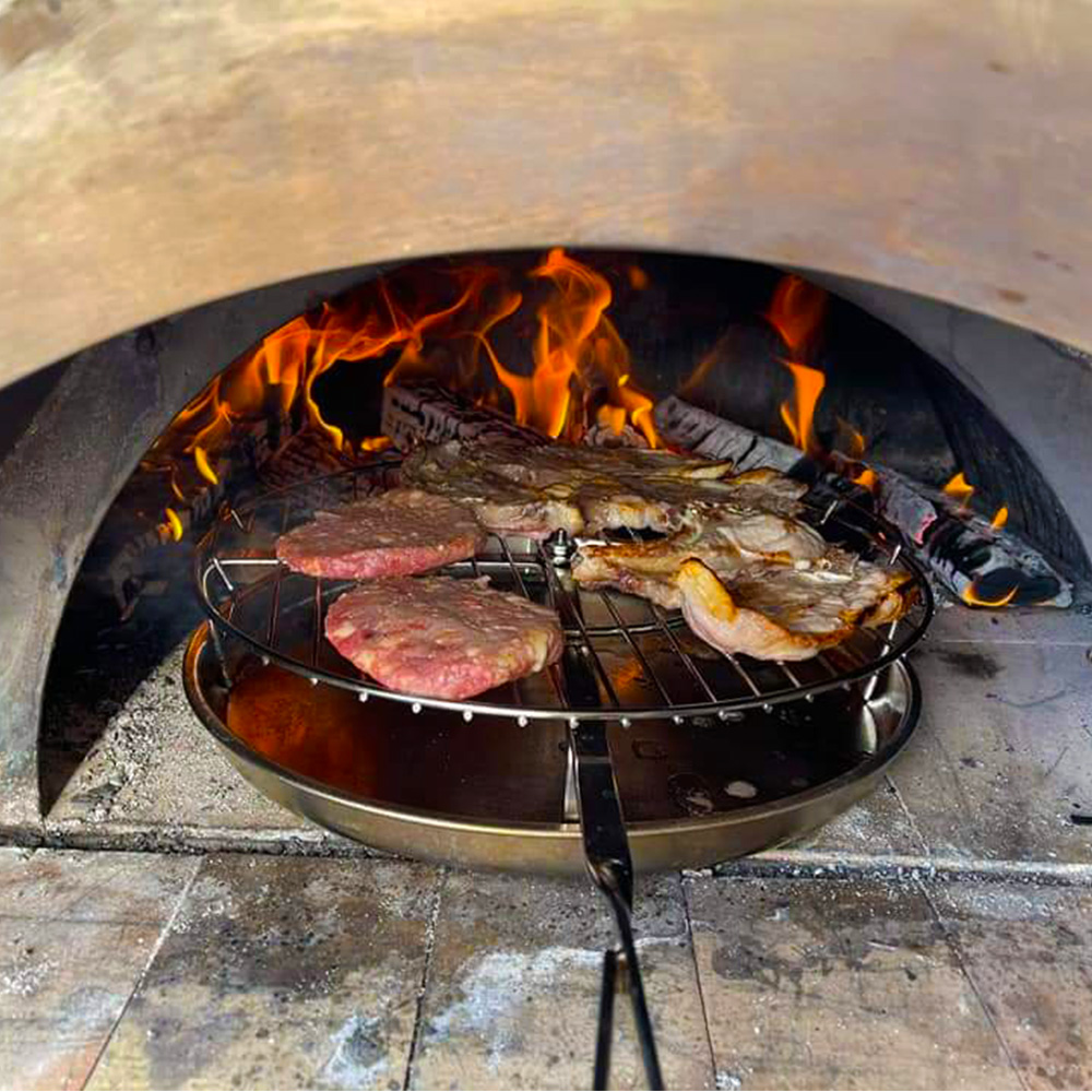 Crispy pizzas and evenly cooked dishes with the Alfonso 2 Pizze Wood-Fired Oven