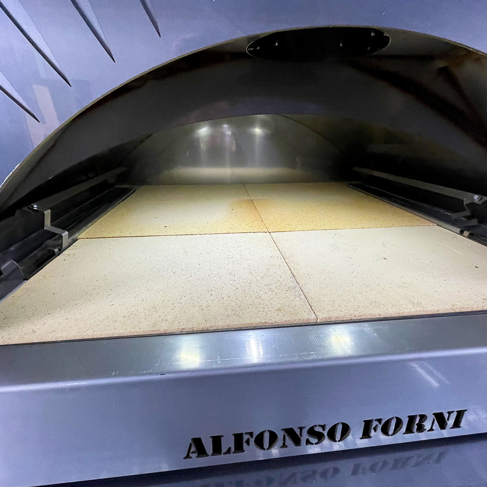 Dettaglio Pizza Trailer con forno ibrido Alfonso 4 pizze Professional